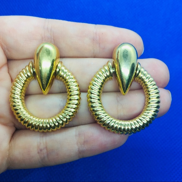 Vintage Gold-Tone Earrings - Picture 1 of 4